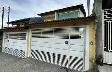 Imagem: A casa para alugar possui 3 Dormitórios, 3 Banheiros, 2 Vagas