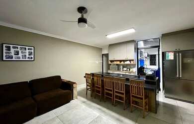 Imagem: A casa possui 3 Dormitórios, 2 Banheiros, 1 Vaga na garagem