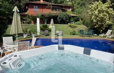 Imagem: A casa em condomínio à venda possui 4 Dormitórios, 5 Banheiros