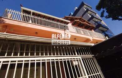 Imagem: A casa possui 5 Dormitórios, 5 Banheiros, 3 Vagas na garagem