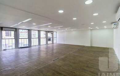 Imagem: O depósito possui 1 Vaga na garagem, 106m² de Área e está