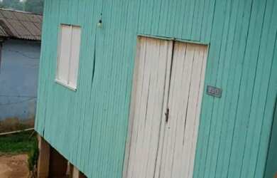 Imagem: A casa possui 2 Dormitórios, 1 Banheiro e está localizado