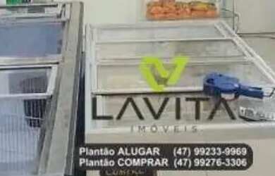 Imagem 9: Loja Fifo Equipada e com Clientela Formada em corredor de serviço no...