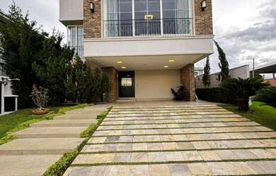 Imagem: A casa em condomínio possui 4 Dormitórios, 4 Banheiros, 3