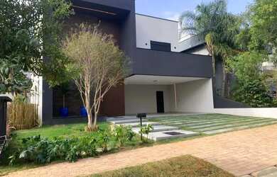 Imagem: A casa em condomínio possui 4 Dormitórios, 5 Banheiros, 4