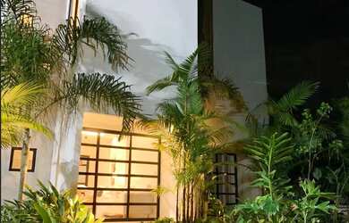 Imagem: A casa possui 2 Dormitórios, 3 Banheiros, 2 Vagas na garagem