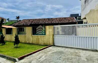 Imagem: A casa possui 4 Dormitórios, 3 Banheiros, 4 Vagas na garagem