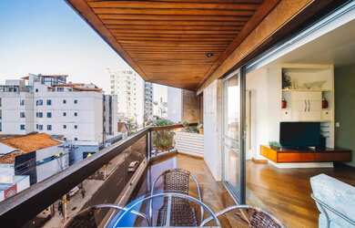 Imagem: O apartamento possui 4 Dormitórios, 2 Banheiros, 2 Vagas na