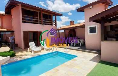 Imagem: A casa possui 4 Dormitórios, 5 Banheiros, 2 Vagas na garagem