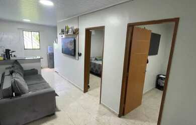 Imagem: A casa possui 2 Dormitórios, 1 Banheiro, 1 Vaga na garagem