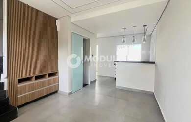 Imagem: A casa possui 2 Dormitórios, 2 Banheiros, 1 Vaga na garagem