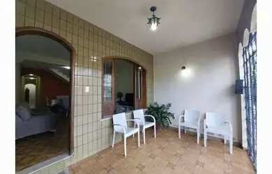 Imagem: A casa possui 5 Dormitórios, 4 Banheiros, 530m² de Área e