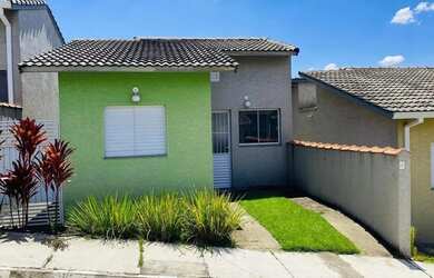 Imagem: A casa possui 2 Dormitórios, 1 Banheiro, 1 Vaga na garagem