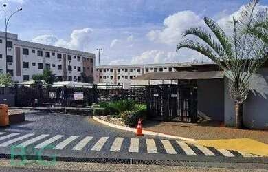 Imagem: O apartamento possui 2 Dormitórios, 1 Banheiro, 1 Vaga na garagem