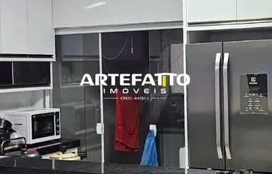 Imagem: A casa possui 2 Dormitórios, 2 Banheiros, 2 Vagas na garagem