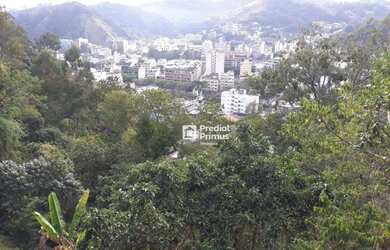 Imagem: A casa possui 3 Dormitórios, 3 Banheiros, 450m² de Área e