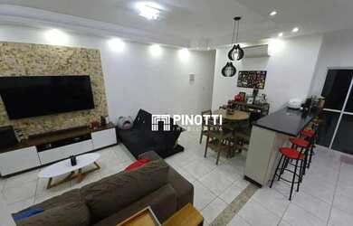 Imagem: A casa possui 3 Dormitórios, 3 Banheiros, 3 Vagas na garagem