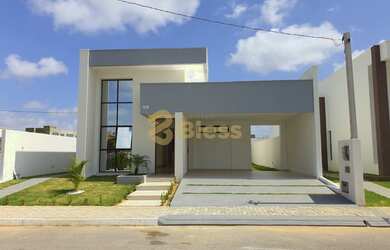 Imagem: A casa possui 3 Dormitórios, 1 Banheiro, 2 Vagas na garagem