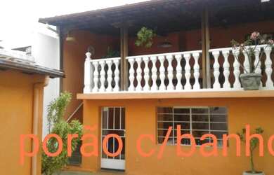 Imagem: A casa possui 3 Dormitórios, 3 Banheiros, 5 Vagas na garagem