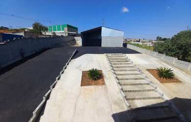 Imagem: O depósito possui 5 Vagas na garagem, 2.000m² de Área e