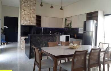 Imagem: A casa em condomínio possui 3 Dormitórios, 3 Banheiros, 2