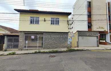 Imagem: A casa possui 3 Dormitórios, 3 Banheiros, 1 Vaga na garagem