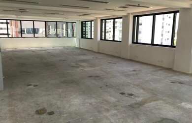 Imagem: O depósito possui 2 Vagas na garagem e 71m² de Área e está