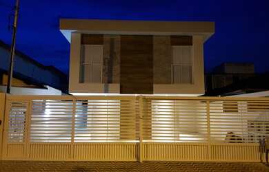 Imagem: A casa possui 2 Dormitórios, 1 Banheiro, 1 Vaga na garagem