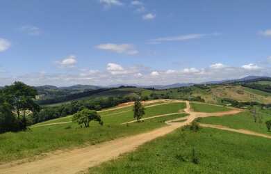Imagem: O terreno possui 600m² de Área e está localizado em Jardim