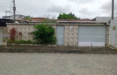 Imagem: A casa possui 3 Dormitórios, 3 Banheiros, 1 Vaga na garagem