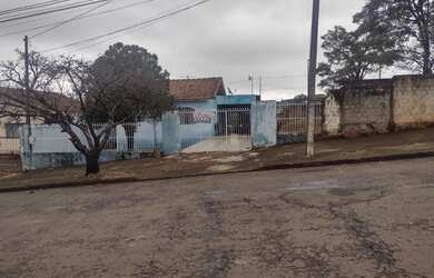 Imagem: A casa possui 4 Dormitórios, 1 Banheiro, 99m² de Área e