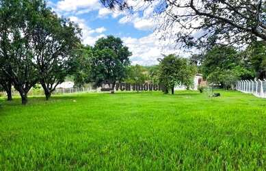 Imagem: O terreno possui 1.566m² de Área e está localizado em Porto