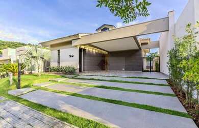 Imagem: A casa em condomínio possui 3 Dormitórios, 4 Banheiros, 3