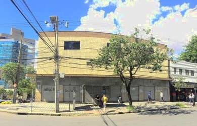 Imagem: O depósito possui 5 Vagas na garagem, 550m² de Área e está