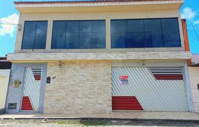 Imagem: A casa possui 5 Dormitórios, 1 Banheiro, 1 Vaga na garagem