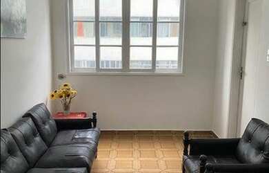 Imagem: O apartamento possui 3 Dormitórios, 1 Banheiro, 1 Vaga na garagem