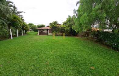 Imagem: A casa em condomínio possui 3 Dormitórios, 2 Banheiros, 220m²