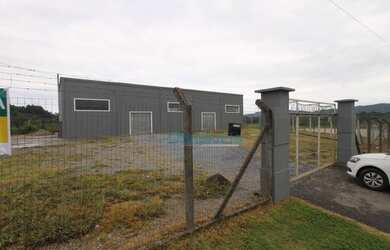 Imagem: O depósito possui 300m² de Área e está localizado em Lamenha