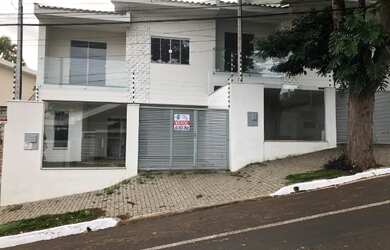 Imagem: A casa possui 3 Dormitórios, 3 Banheiros, 2 Vagas na garagem