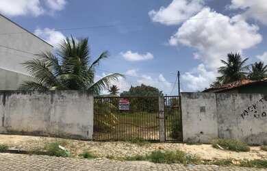 Imagem: O terreno possui 400m² de Área e está localizado em Igapó