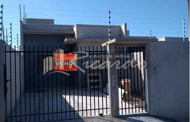 Imagem: A casa possui 2 Dormitórios, 1 Banheiro, 1 Vaga na garagem