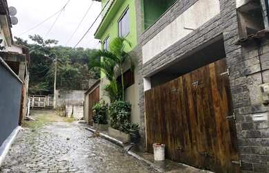 Imagem: A casa possui 2 Dormitórios, 2 Banheiros, 1 Vaga na garagem