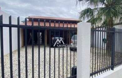 Imagem: A casa possui 2 Dormitórios, 2 Banheiros, 4 Vagas na garagem