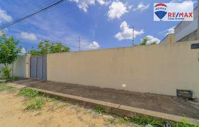 Imagem: A casa possui 3 Dormitórios, 3 Banheiros, 5 Vagas na garagem