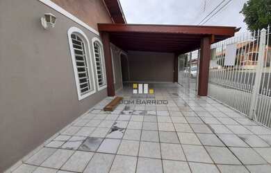 Imagem: A casa possui 2 Dormitórios, 2 Banheiros, 1 Vaga na garagem