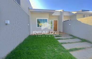 Imagem: A casa possui 2 Dormitórios, 1 Banheiro, 2 Vagas na garagem