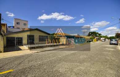 Imagem: A casa possui 4 Dormitórios, 2 Banheiros, 3 Vagas na garagem