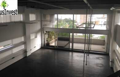 Imagem: O depósito possui 5 Vagas na garagem, 217m² de Área e está