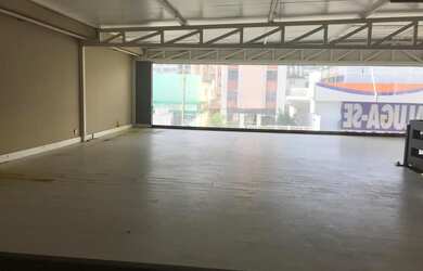 Imagem: O depósito possui 5 Vagas na garagem e 350m² de Área e está