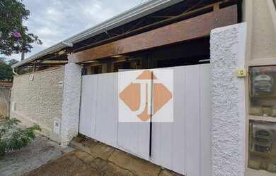 Imagem: A casa possui 2 Dormitórios, 1 Banheiro, 4 Vagas na garagem